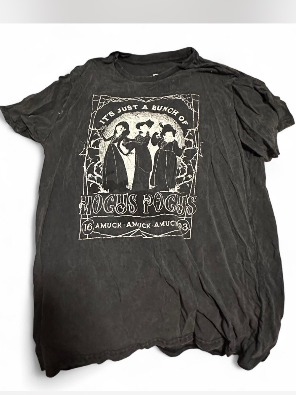 Hocus pocus tshirt size medium.